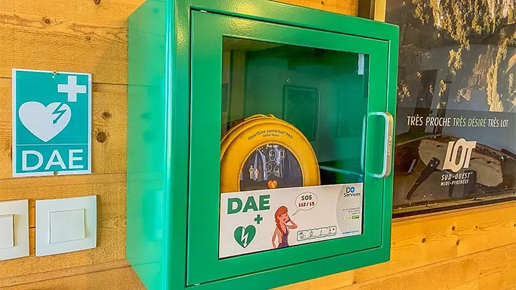 installation defibrillator camping les hirondelles